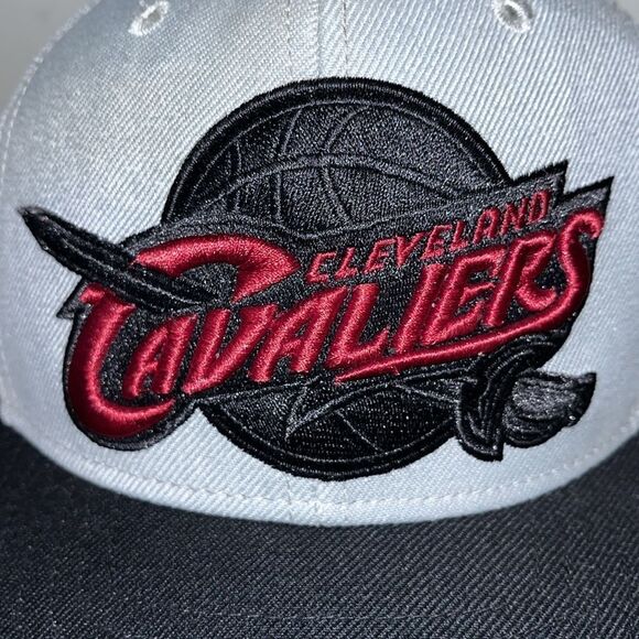 Donovan Mitchell Ness Cleveland Cavaliers Cavs Snapback Hat Cap Gunmetal Gray - Picture 2 of 4